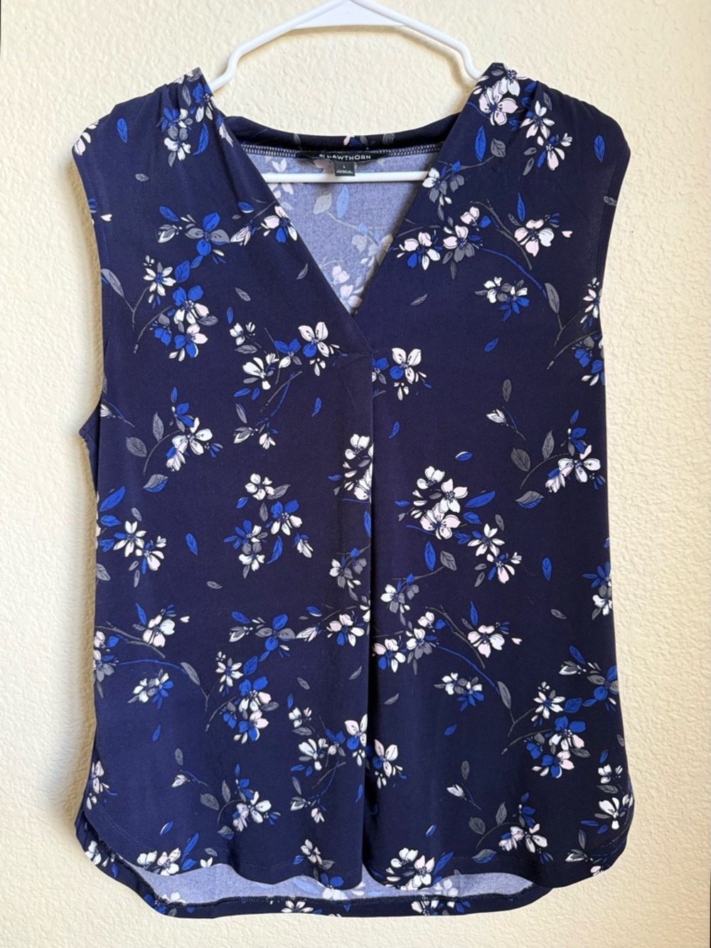 41 Hawthorn Navy Floral V-Neck Sleeveless Blouse